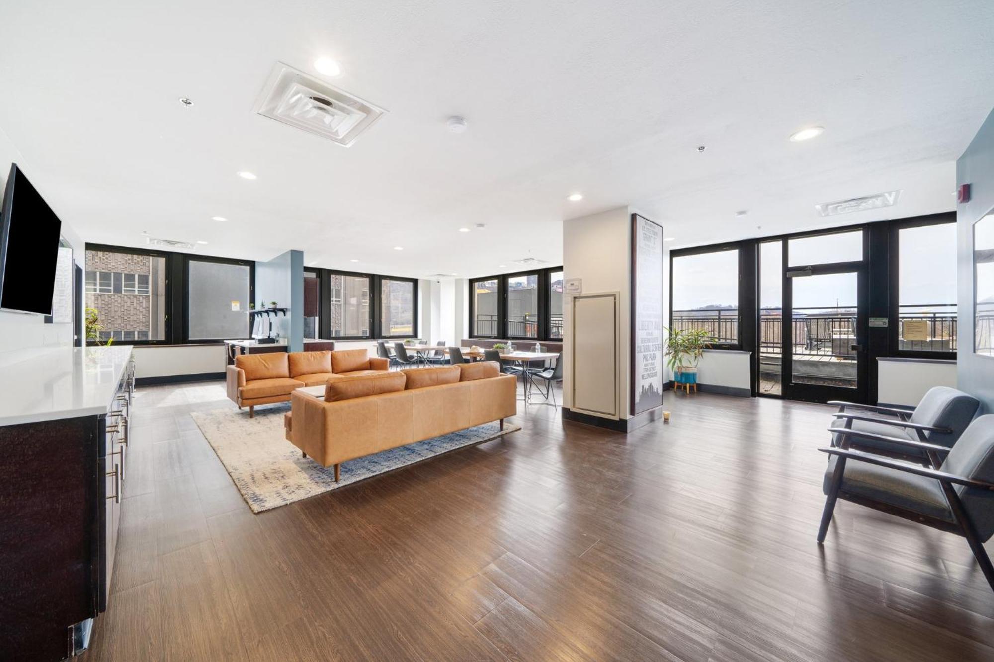 Luxe City Views Prime Location 24-7 Parking Gym Lounge พิตต์สเบิร์ก ภายนอก รูปภาพ